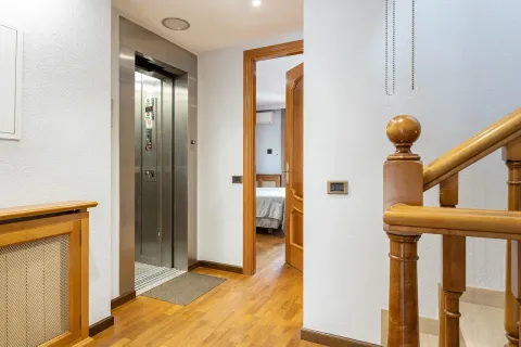 Casa 384 m² a l'Hospitalet de Llobregat