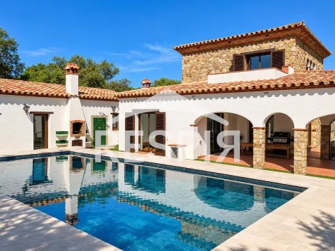 Casa de 500 m² a Castell d'Aro, Platja d'Aro i s'Agaró (2/35)