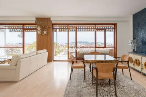 Flat 200 m² in Barcelona (3/42)
