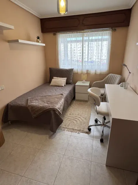 Chambre à louer, Narón
