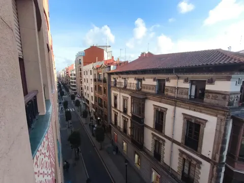 Pis de 77 m² a Gijón
