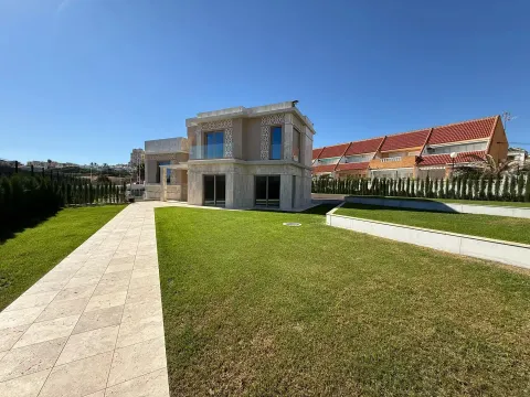 Будинок 1100 м² у Torrevieja