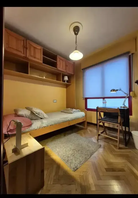 Habitació 87 m², Oviedo