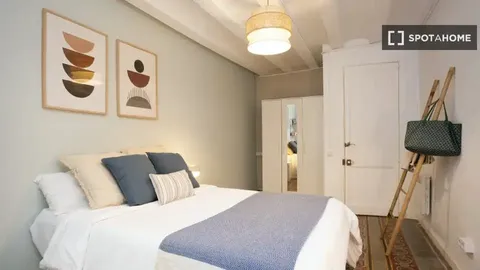 Room for rent, Barcelona (3/19)