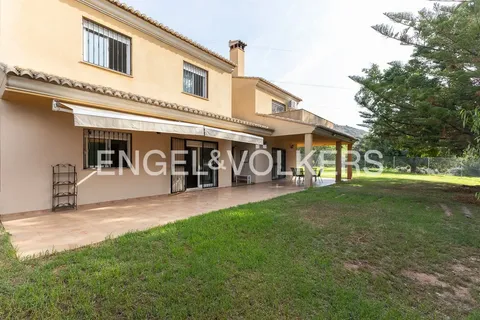 Casa de 350 m² a Petrés