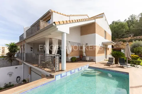 House 230 m² in Chiva