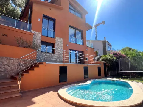 Maison 234 m² à Castelldefels
