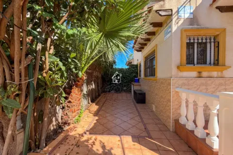 Casa de 100 m² a Oriola