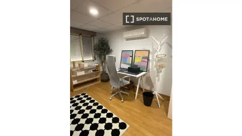 Кімната в оренду, Silla