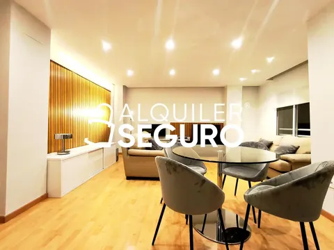 Pis de 77 m² a València