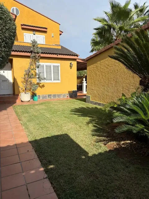 Casa de 330 m² en Riba-roja de Túria (2/36)