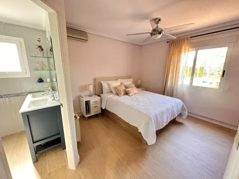 Casa de 140 m² a la Pobla de Vallbona (2/51)