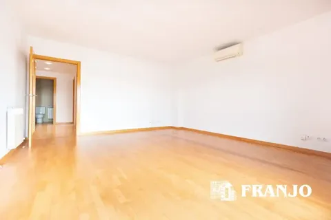 Pis de 111 m² a Barberà del Vallès