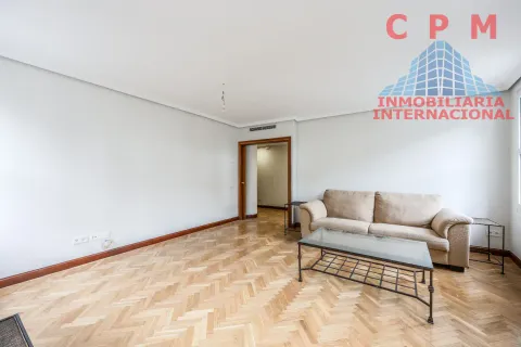 Flat 132 m² in Madrid (2/23)