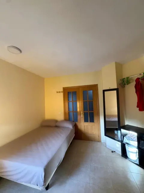 Habitación en alquiler, Málaga (2/4)