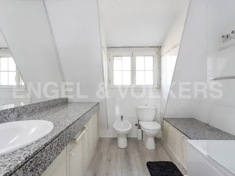 Будинок 440 м² у Esplugues de Llobregat
