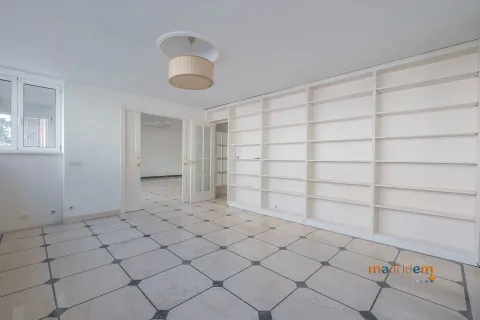 Flat 306 m² in Madrid (3/35)