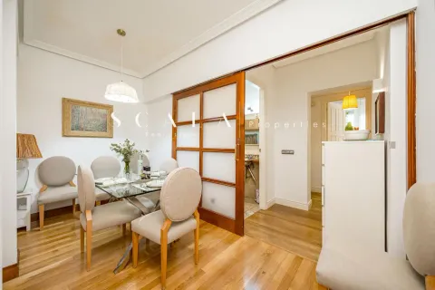 Wohnung 111 m² in Madrid