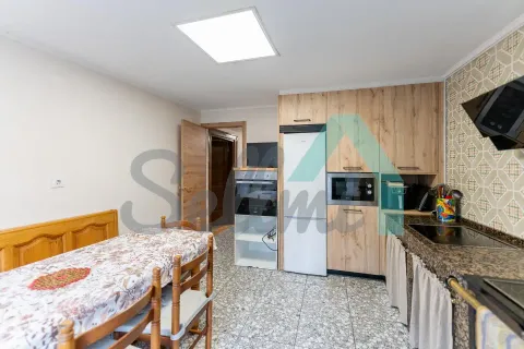 House 109 m² in Salas