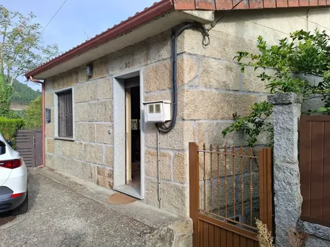 Casa de 160 m² a Toén