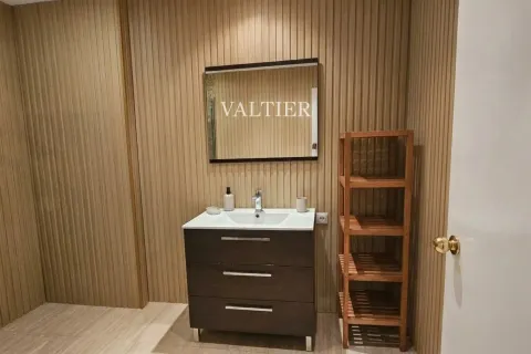 Flat 65 m² in Madrid (2/25)