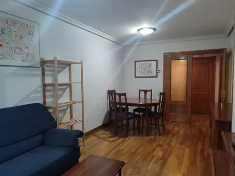 Pis de 77 m² a Oviedo