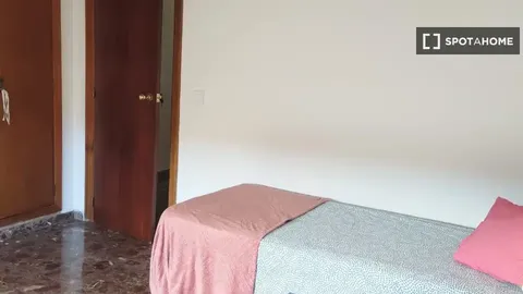 Stanza in affitto, Paterna