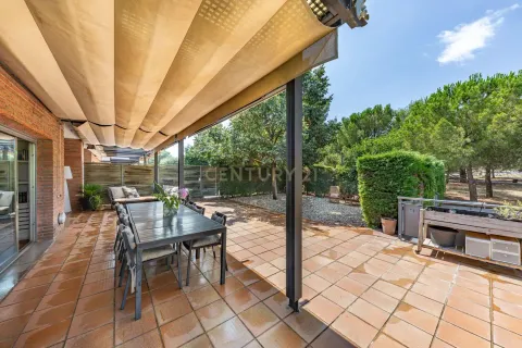 Будинок 238 м² у Sant Cugat del Vallès