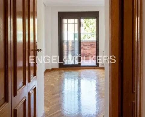 Wohnung 118 m² in Madrid