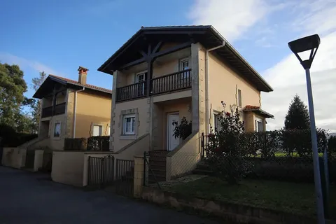House 216 m² in Udías