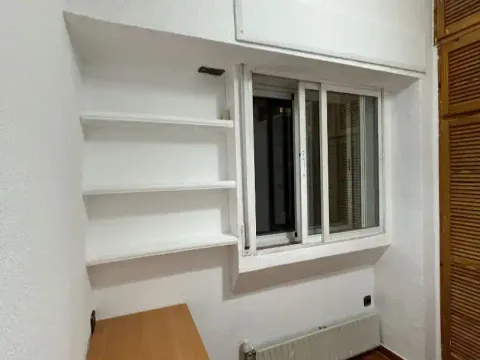 Room for rent, Madrid (4/7)