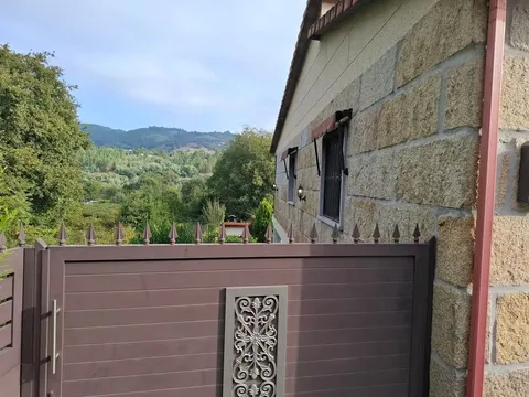 Casa de 160 m² a Toén