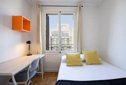 Room for rent, Madrid (2/10)
