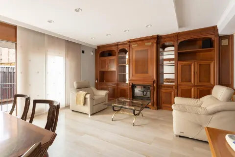 Casa 384 m² a l'Hospitalet de Llobregat