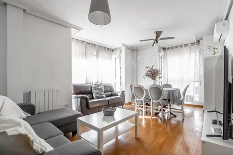 Wohnung 94 m² in Madrid
