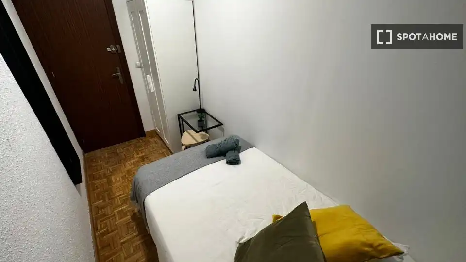 Room for rent, Madrid