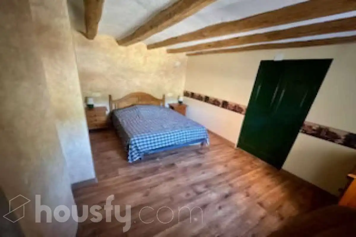 Casa de 263 m² en Mediona