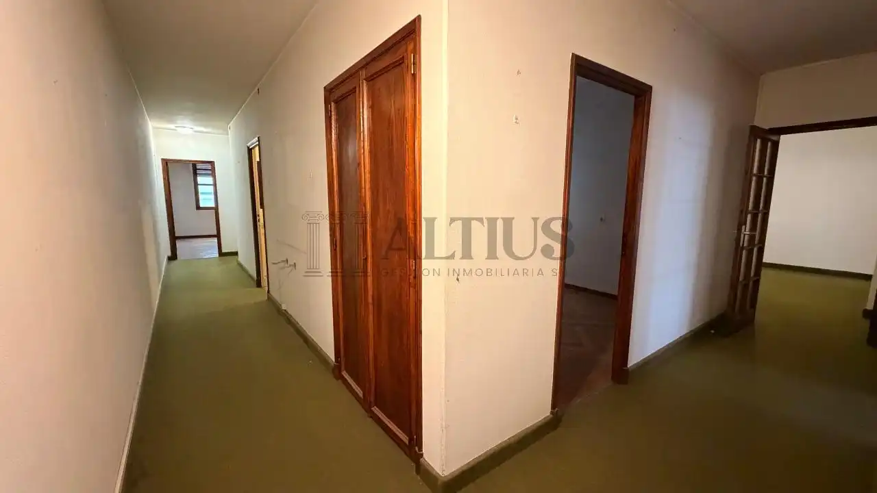 Piso de 180 m² en Santiago de Compostela