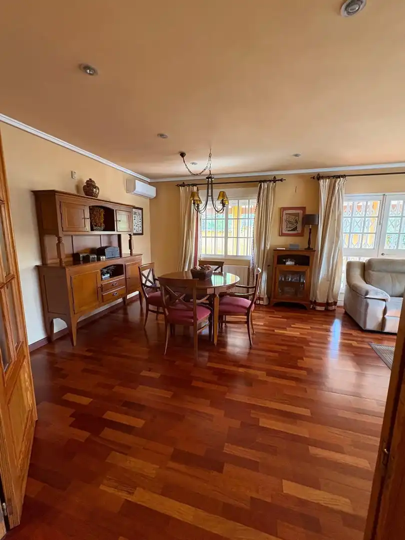 Casa de 330 m² a Riba-roja de Túria