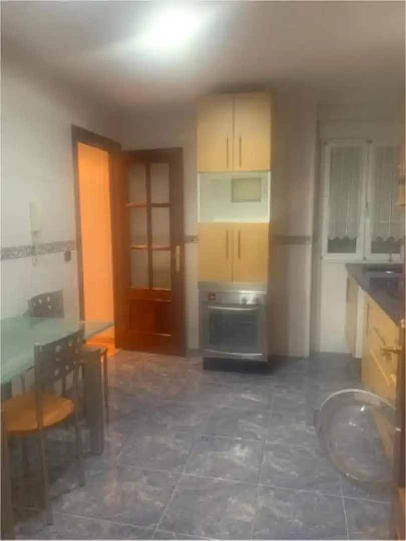 Piso de 90 m² en Mieres