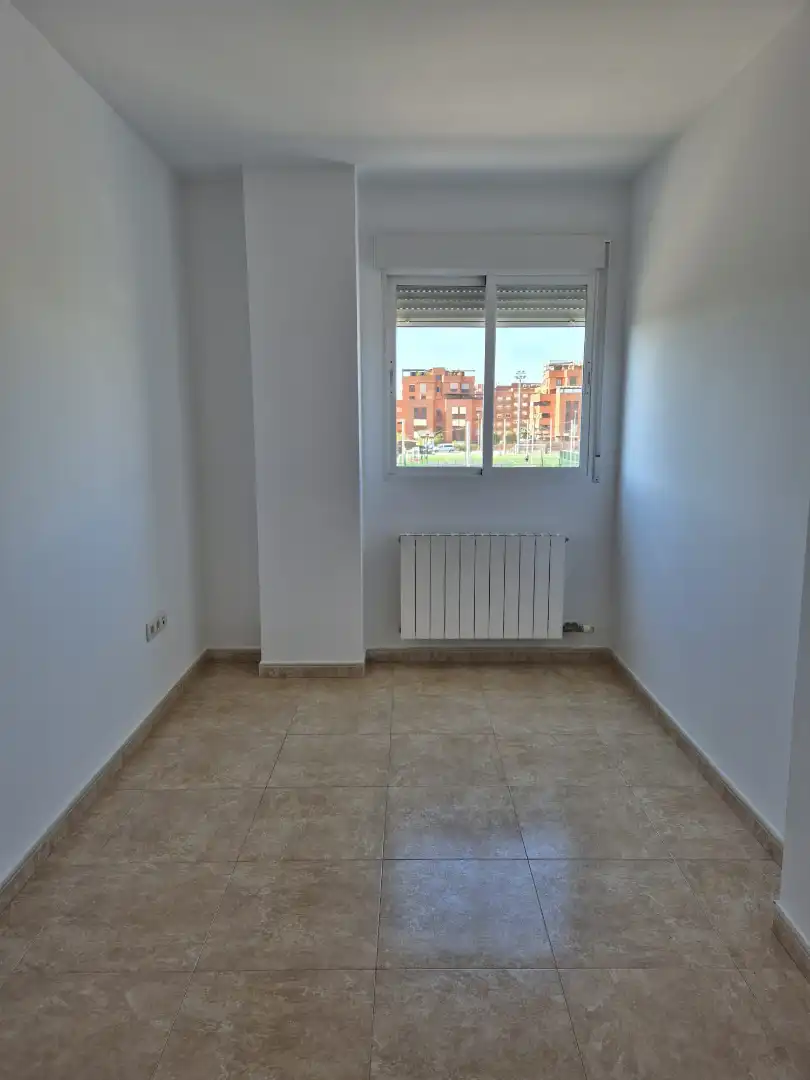 Piso de 89930 m² en Granada