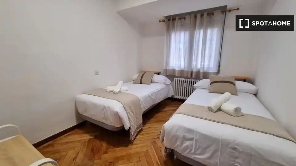 Habitación 74 m², Oviedo