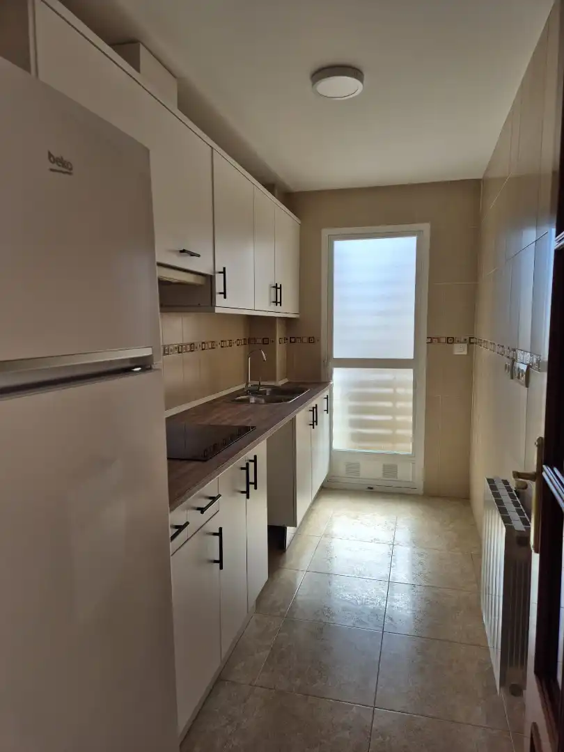 Piso de 89930 m² en Granada