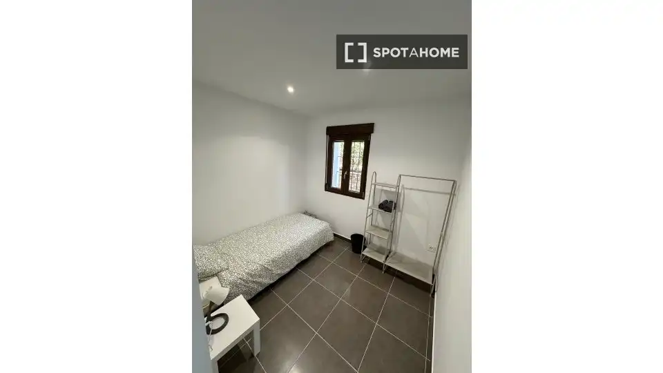 Habitación 1500 m², Granada