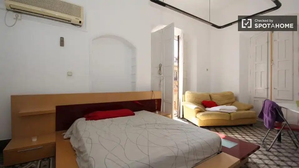 Habitación 360 m², Granada