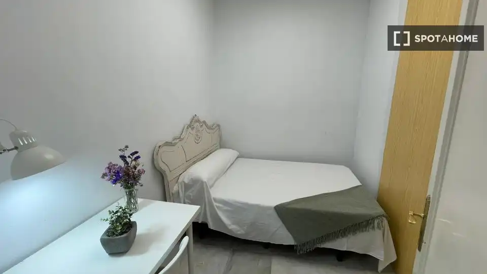 Habitación 345 m², Sevilla