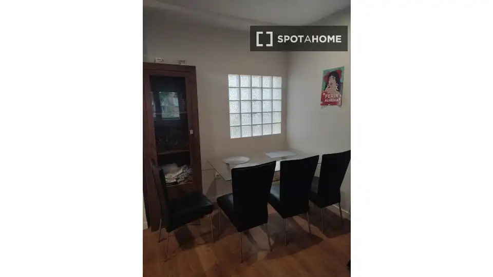 Habitación 86 m², Almería