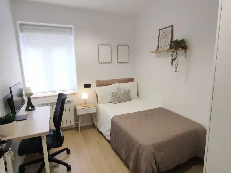Habitación 90 m², Ávila