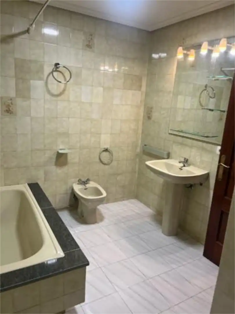 Piso de 200 m² en Noia