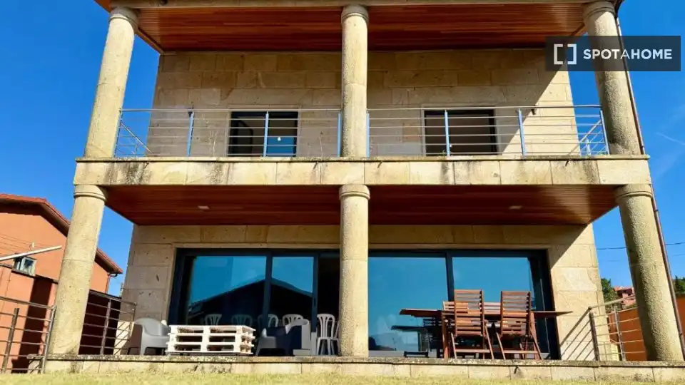 Habitación 345 m², Vigo